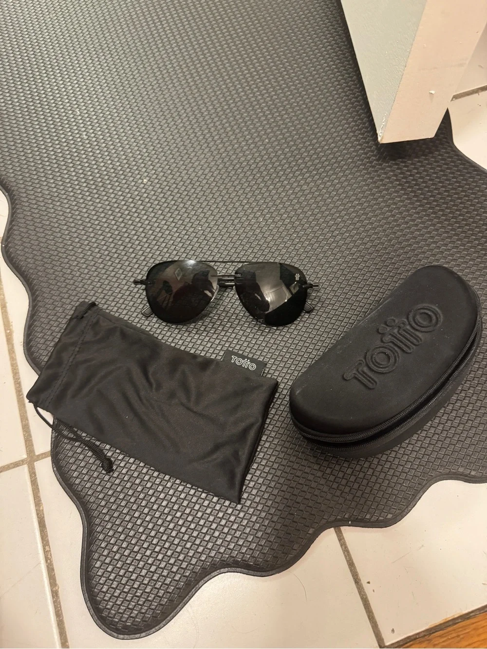 Classic Aviator Sunglasses - Black